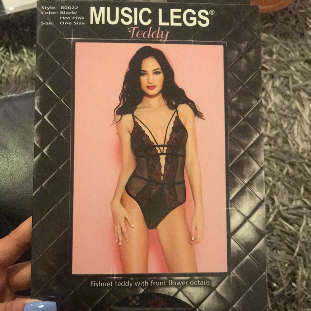 Fishnet teddy - Picture 2 of 4